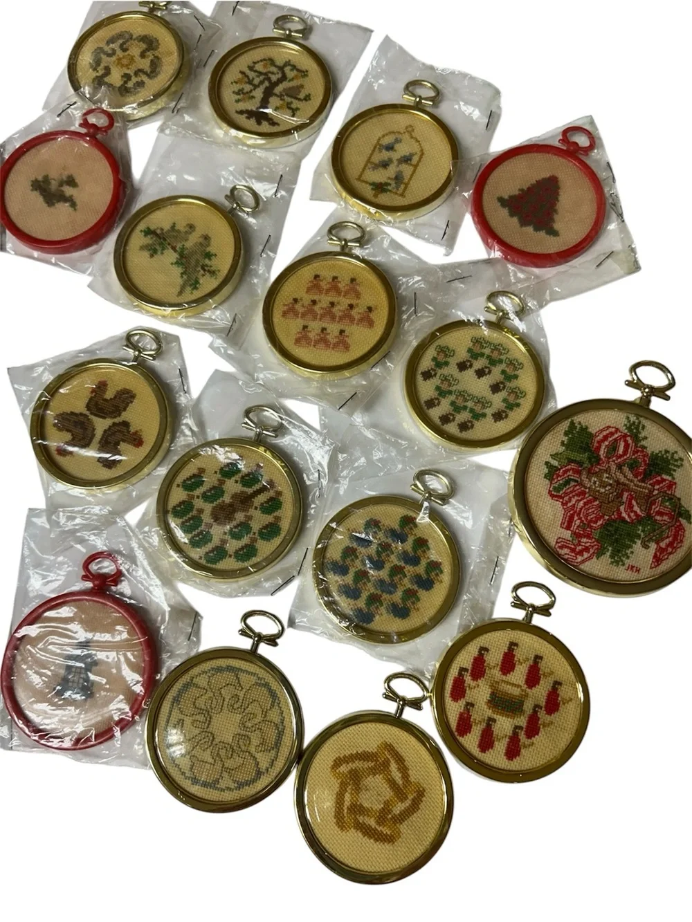 Needle point handmade ornaments - Picture 4 of 4